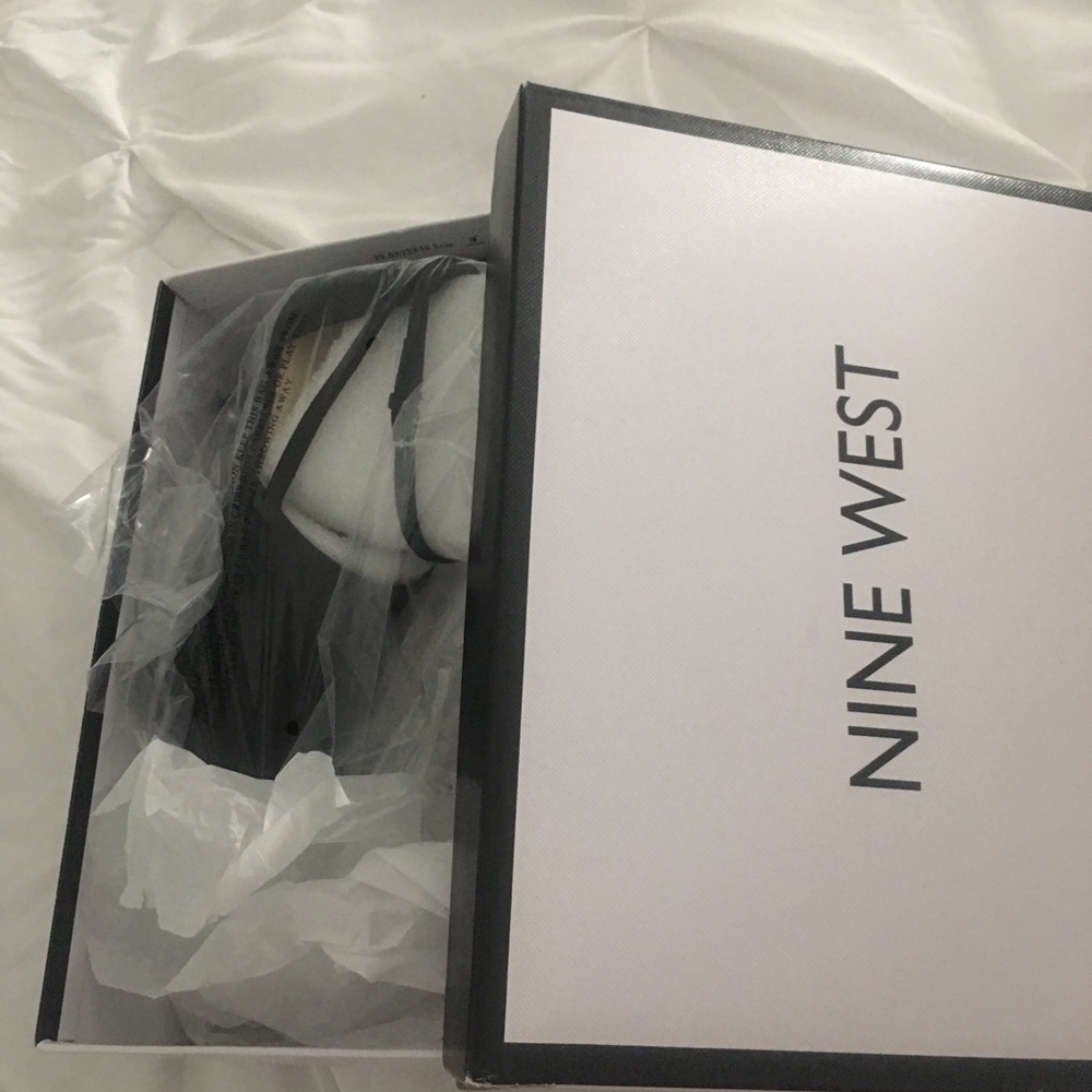 🆕Black heels Nine West